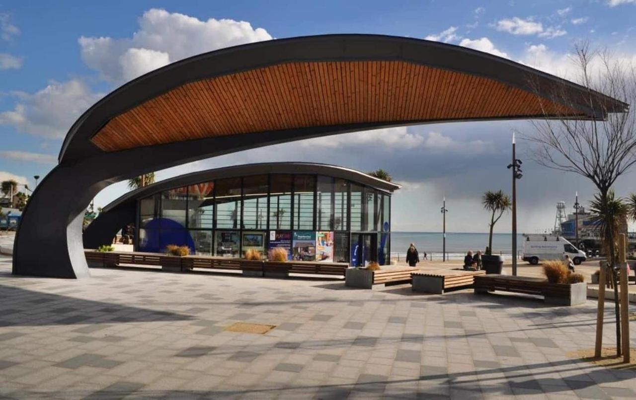 Flat-C, 4 Adults, 20 Mins To Beach, Netflix, Wifi, Sleeps 4 Adults Bournemouth Eksteriør billede