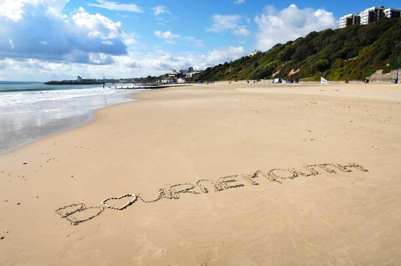 Flat-C, 4 Adults, 20 Mins To Beach, Netflix, Wifi, Sleeps 4 Adults Bournemouth Eksteriør billede