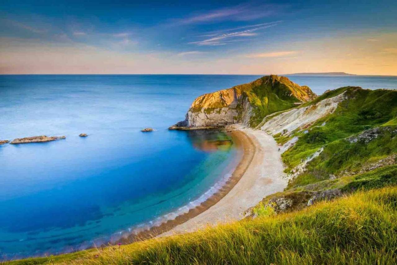 Flat-C, 4 Adults, 20 Mins To Beach, Netflix, Wifi, Sleeps 4 Adults Bournemouth Eksteriør billede
